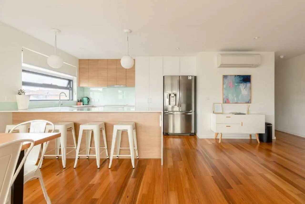 Kangaroo Bay Apartments contacts